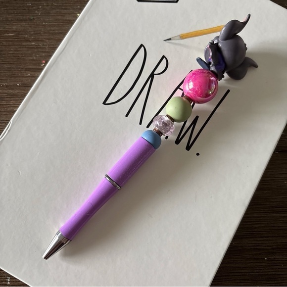 Disney Doorables: The Great Detective: Fidget handmade beaded pen - Picture 3 of 3